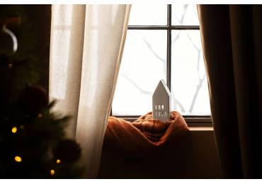 Cómo Elegir la Tela Perfecta para Cortinas en Invierno: Aislamiento y Estilo